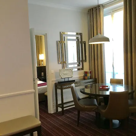 Elysees Apartahotel